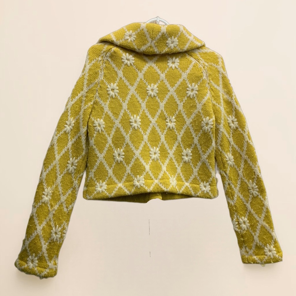 Yellow And White Patterned Jacket - image 2